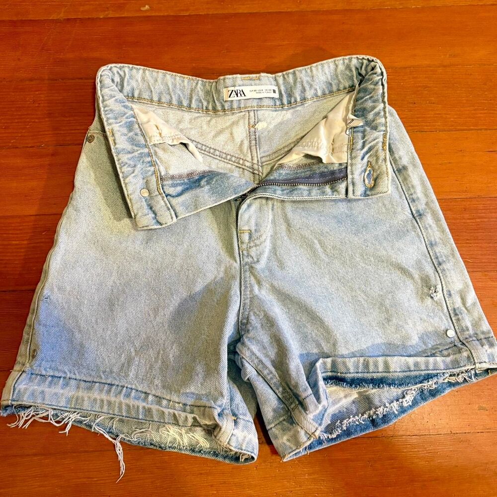 Zara High Rise Light Wash Cutoff Denim Shorts